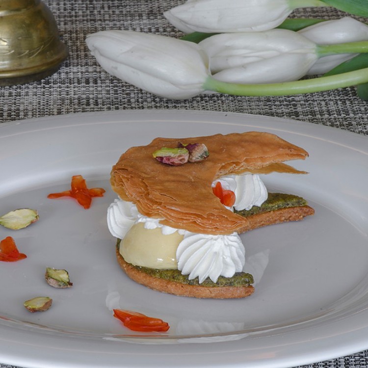 بقلاوة بالفستق والمانجو