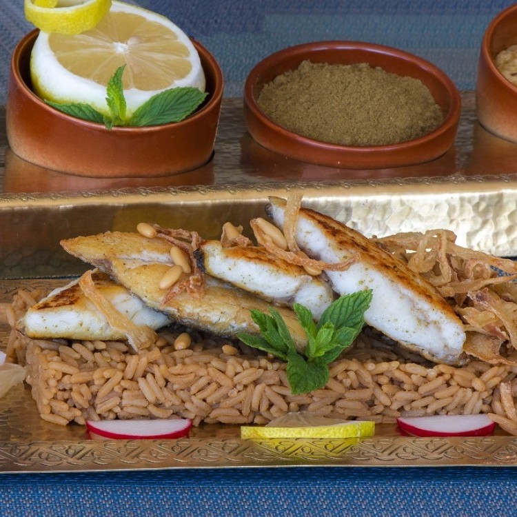 صيّادية سمك مع صلصة الطاجن