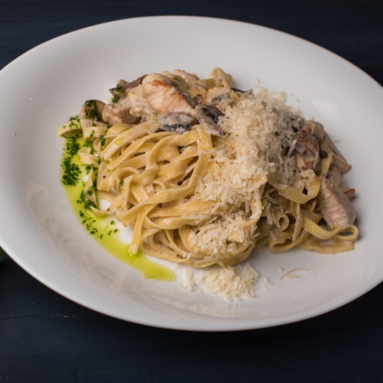 a2fb1a81423f0d49a0c9c6a7c4135781_w750_h750 دجاج بصلصة البستو والفطر