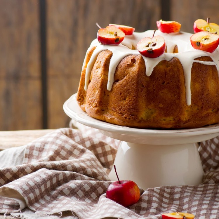 a64b6daadf07436e605c00858b4998aa_w750_h750 كيك التفاح بتغليفة الجبن الكريمي