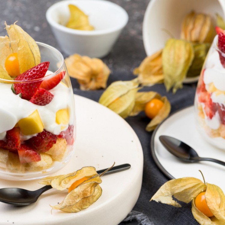 حلى كاسات بالكيك الجاهز