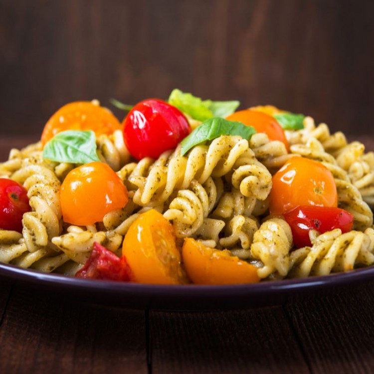 a9e0169744ea6f717cb844fc9e652c93_w750_h750 سلطة المكرونة بالطماطم والبستو