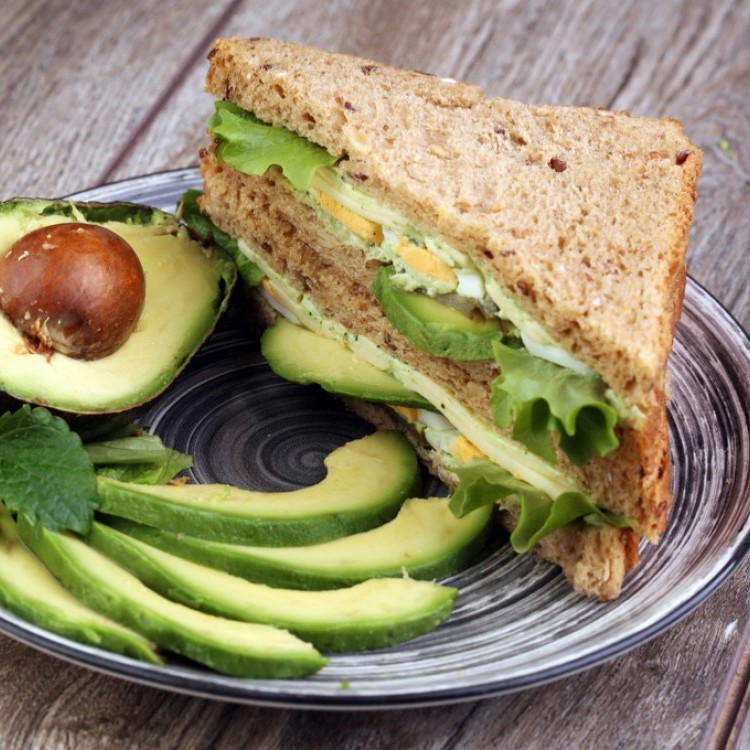 ae010b98e70f44bcdd14100cba47b157_w750_h750 ساندويش البيض بالأفوكادو