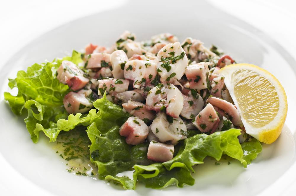 طريقة عمل سلطة الأخطبوط اليونانية https://ouklat.com/wp-content/uploads/2020/03/b04748968cb82788411077ed5a0576598cc503f8-3.jpg