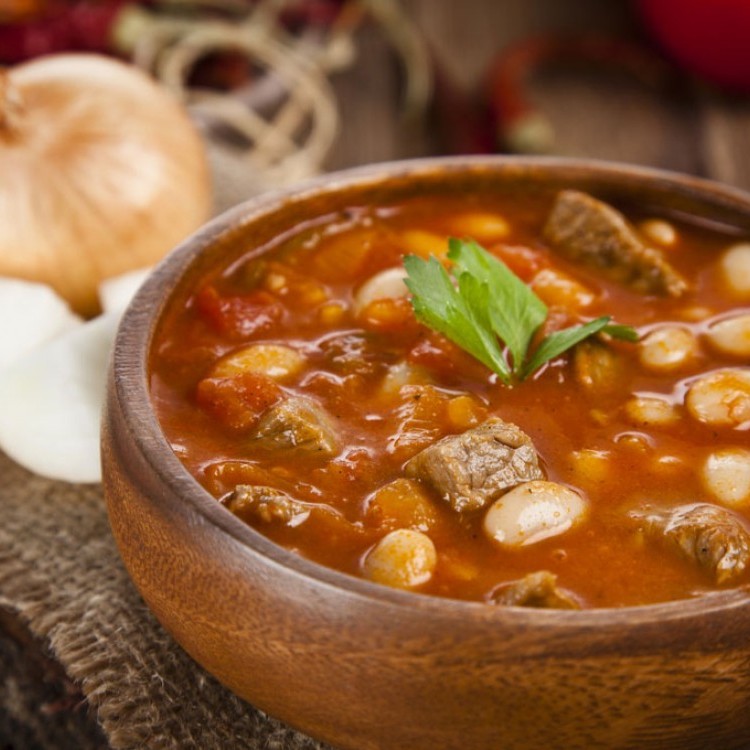 فاصوليا بيضاء باللحم والطماطم