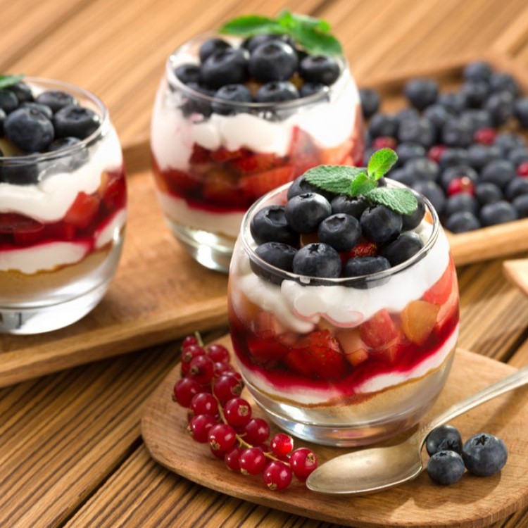 حلى كاسات بالفواكة المشكلة