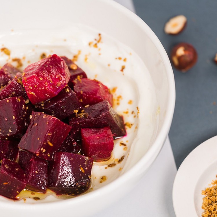 سلطة الشمندر المشوي مع البندق