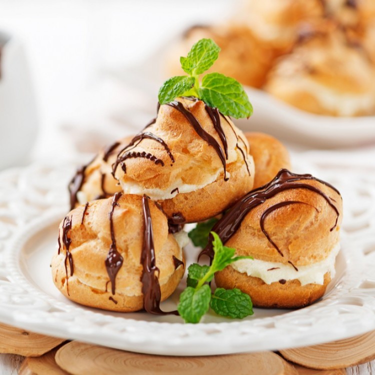 c4d7d4275294f0472026e19ef13ffba6_w750_h750 حلى البف بالكريمة والشوكولاتة