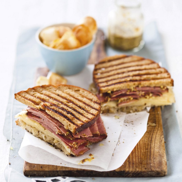 d289371bb4f727c63803f2de68ad97fd_w750_h750 ساندويش البسطرمة والجبن السويسري