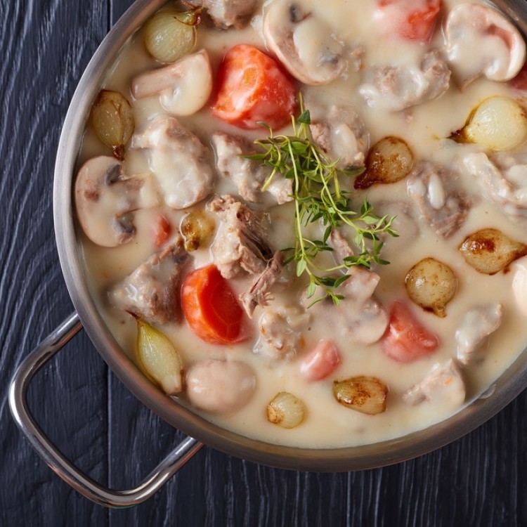 d3a8f0f7c9b0d15c809112c15471b367_w750_h750 لحم مطهو بالكريمة والفطر والجزر