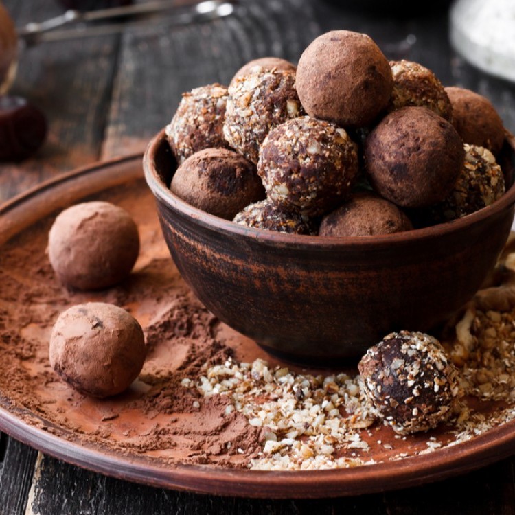 d865a5f5782ae3ba8fbe6141666edad2_w750_h750 ترافل الشوكولاتة بالمكسرات للعيد