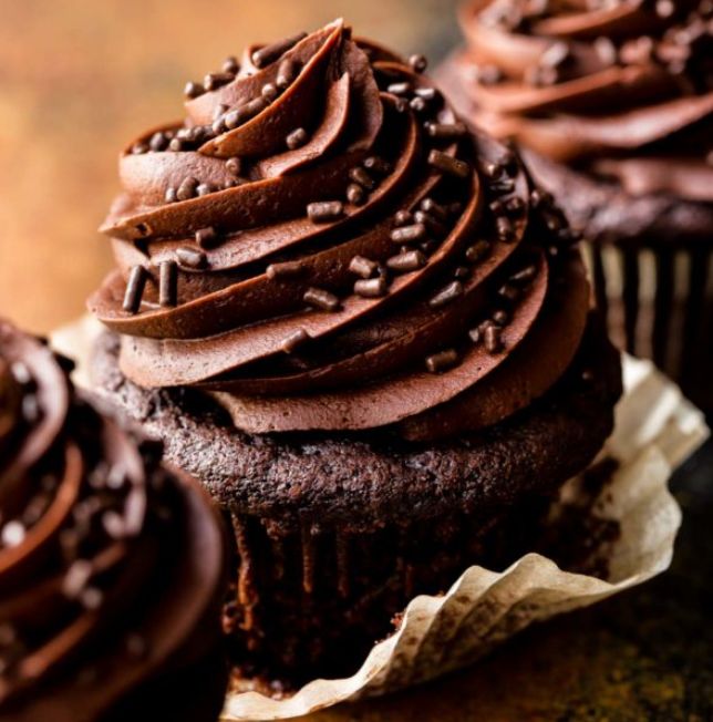 d8a3d8b3d8b1d8a7d8b1-d988d985d984d8a7d8add8b8d8a7d8aa-d8add988d984-d8b7d8b1d98ad982d8a9-d8b9d985d984-d983d8a8-d983d98ad983-d8a8d8a7d984d8b4d988d983d988d984d8a7d8aad8a9 أسرار وملاحظات حول طريقة عمل كب كيك بالشوكولاتة