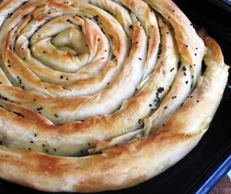 d8a3d982d8b1d8a7d8b5-d8a7d984d981d8b7d98ad8b1d8a9-d8a7d984d8aad8b1d983d98ad8a9-d8a8d8a7d984d8acd8a8d986d8a9 أقراص الفطيرة التركية بالجبنة