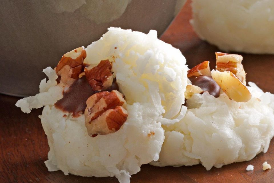 d8a3d982d8b1d8a7d8b5-d8acd988d8b2-d8a7d984d987d986d8af-d985d8b9-d8a7d984d985d983d8b3d8b1d8a7d8aa أقراص جوز الهند مع المكسرات حلويات جوز الهند بدون طهي