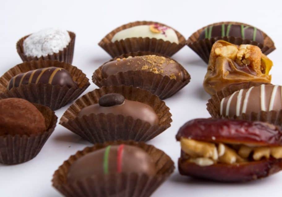 d8a7d984d8aad985d8b1-d8a8d8a7d984d985d983d8b3d8b1d8a7d8aa-d988d8a7d984d8b4d988d983d988d984d8a7 التمر بالمكسرات والشوكولاالتمر بالمكسرات والشوكولا