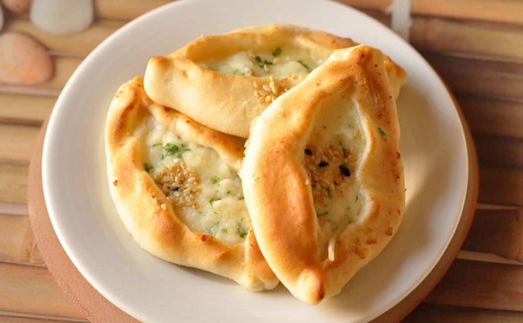 d8a7d984d981d8b7d98ad8b1d8a9-d8a7d984d8aad8b1d983d98ad8a9-d8a8d8a7d984d8acd8a8d986d8a9 الفطيرة التركية بالجبنة