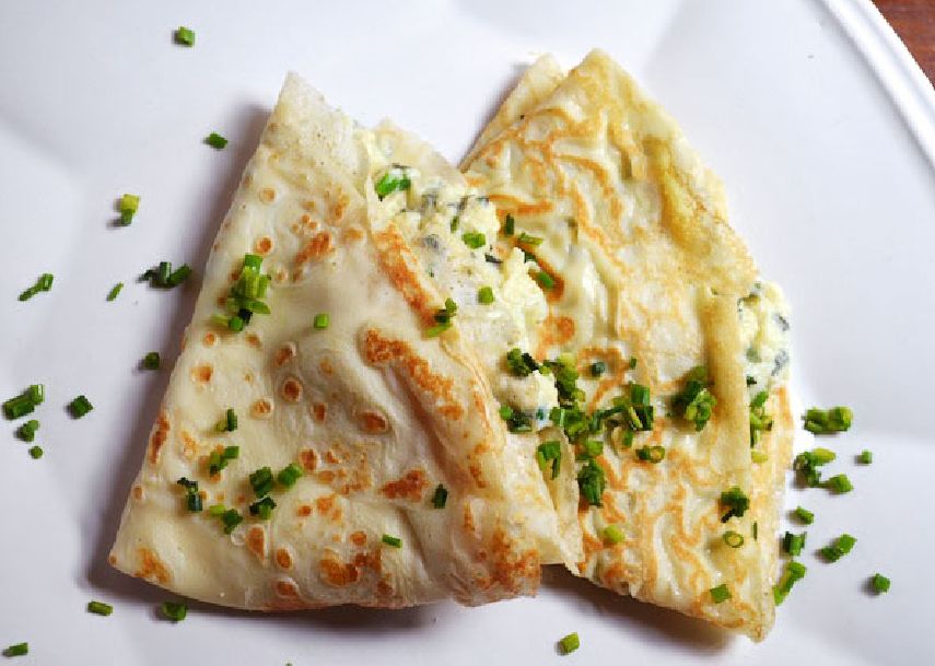 بالجبنة