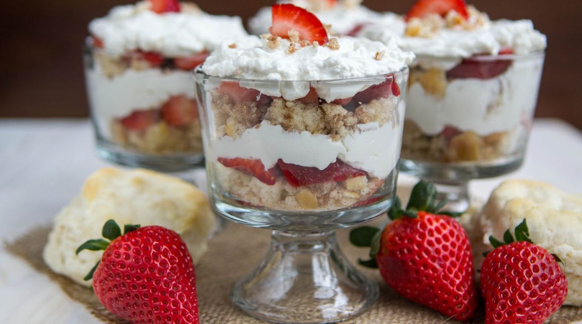 d8aad8b1d981d98ad984-d8a8d8b3d983d988d98ad8aa-d8a7d984d8b4d8a7d98a-d985d8b9-d8a7d984d983d8b1d98ad985d8a9-d988d8a7d984d981d8a7d983d987d8a9 ترفيل بسكويت الشاي مع الكريمة والفاكهة