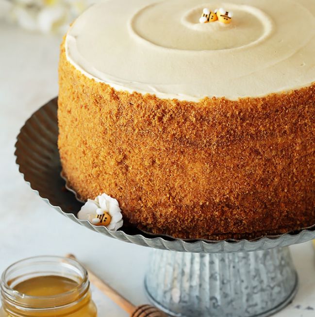 d8aad8b2d98ad98ad986-d8a7d984d983d98ad983d8a9-d981d8a7d984d8a3d985d8b1-d98ad8b9d988d8af-d8a5d984d98ad983-d98ad985d983d986d983-d983d98ad983d8a9-d8a7d984d8b9d8b3d984 تزيين الكيكة فالأمر يعود إليك يمكنك كيكة العسل