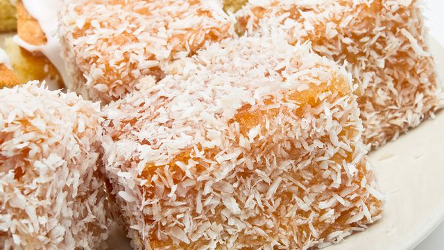 حلى السميد وجوز الهند بالحليب