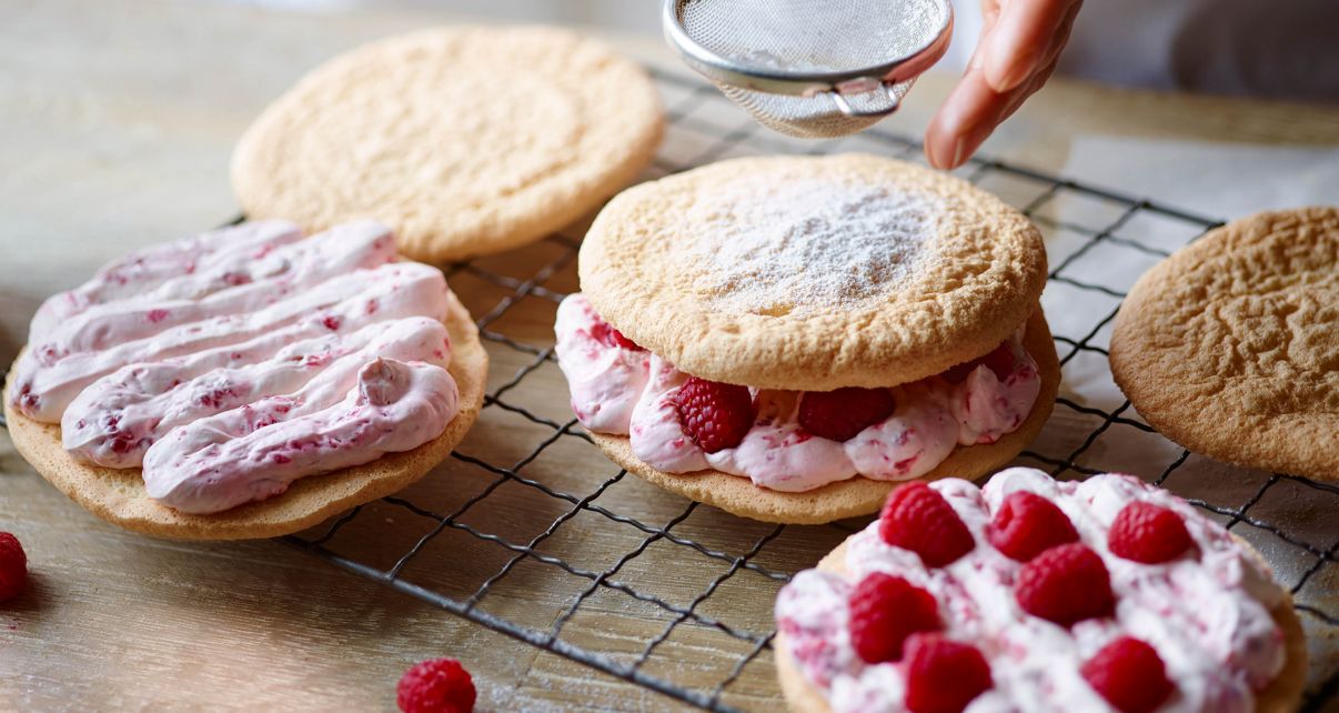 d8add984d989-d8a8d8b3d983d988d98ad8aa-d8a7d984d8b4d8a7d98a-d8a8d8a7d8b1d8af-d8a8d8b5d988d8b5-d8a7d984d981d8b1d8a7d988d984d8a9-d8a3d988-d8a7d984d8aad988d8aa حلى بسكويت الشاي بارد بصوص الفراولة أو التوت