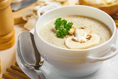 أشهر 11 شوربة رمضانية سهلة وسريعة