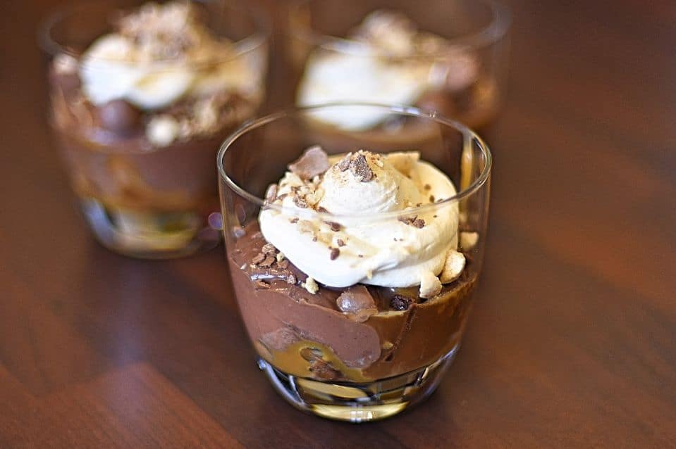 d8b7d8b1d98ad982d8a9-d8a7d984d8aad8b1d8a7d98ad981d984-d8a8d8a7d984d8b4d988d983d988d984d8a7-d988d8a7d984d983d8b1d8a7d985d98ad984 طريقة الترايفل بالشوكولا والكراميل