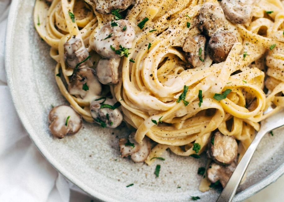 d8b7d8b1d98ad982d8a9-d8b9d985d984-d8a7d984d981d98ad8aad988d8aad8b4d98ad986d98a-d8a3d984d981d8b1d98ad8afd988-d8a8d8a7d984d981d8b7d8b1 طريقة عمل الفيتوتشيني ألفريدو بالفطر