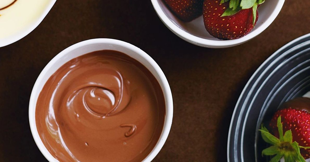 d8b7d8b1d98ad982d8a9-d8b9d985d984-d8b5d988d8b5-d8a7d984d8b4d988d983d988d984d8a7-d8a8d8a7d984d983d8a7d983d8a7d988-d8a7d984d8a8d988d8afd8b1d8a9-d988d8a7d984d8add984d98ad8a8 طريقة عمل صوص الشوكولا بالكاكاو البودرة والحليب