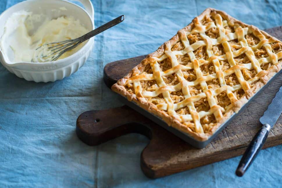 d8b7d8b1d98ad982d8a9-d8b9d985d984-d983d98ad983d8a9-d8a7d984d8aad981d8a7d8ad-d8a7d984d985d8add8b4d98ad8a9 طريقة عمل كيكة التفاح المحشية