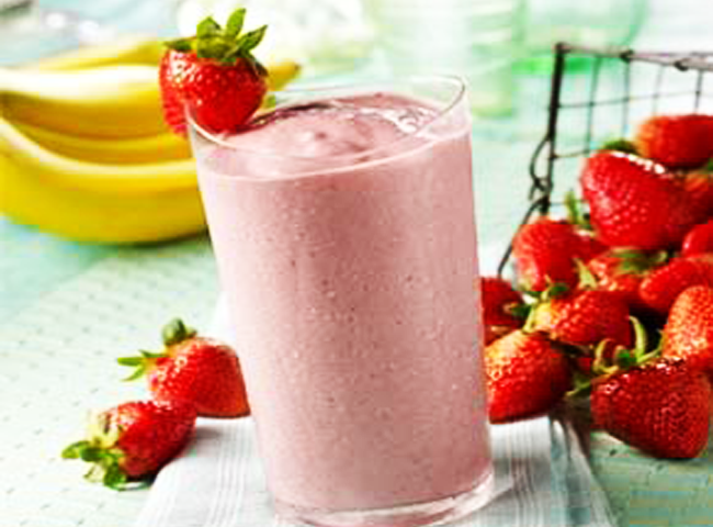 d8b9d8b5d98ad8b1-d8a7d984d981d8b1d8a7d988d984d8a9-d8a8d8a7d984d8add984d98ad8a8-1 عصير الفراولة بالحليب