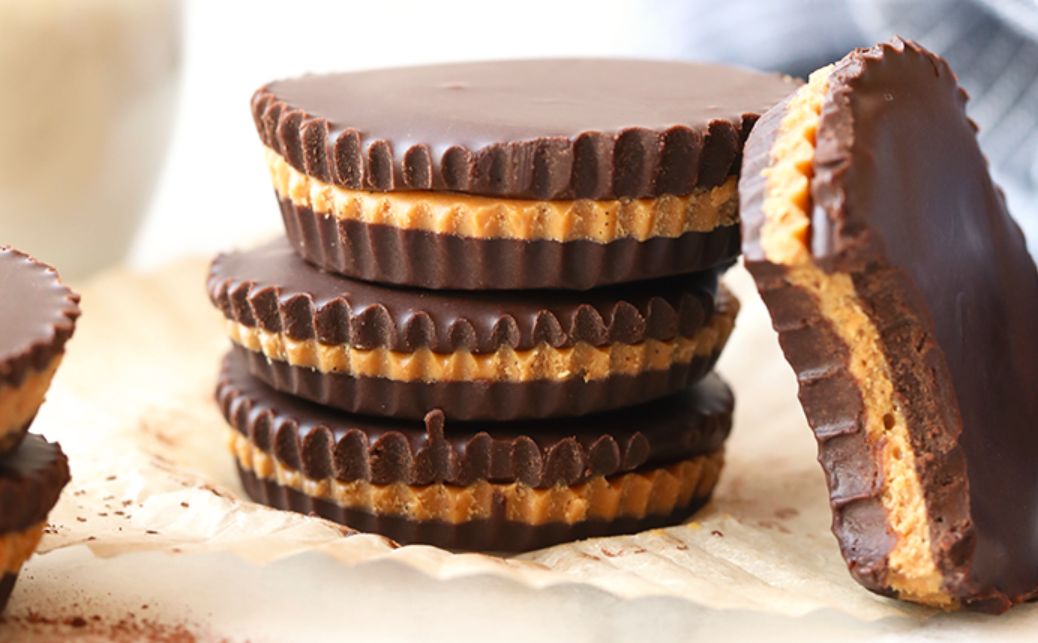 d982d8b7d8b9-d8a7d984d8b4d988d983d988d984d8a7-d8a7d984d985d8add8b4d98ad8a9-d8a8d8b2d8a8d8afd8a9-d8a7d984d981d8b3d8aad982 قطع الشوكولا المحشية بزبدة الفستق