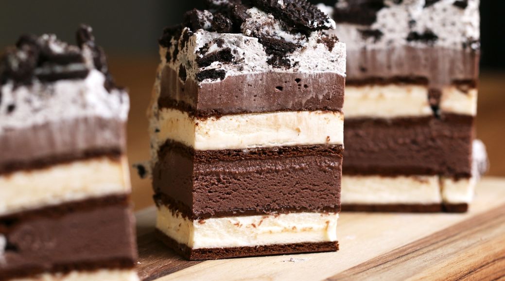 d983d98ad983d8a9-d8a2d98ad8b3-d983d8b1d98ad985-d8a8d8b7d8a8d982d8a7d8aa-d8a7d984d8b4d988d983d988d984d8a7-d988d8a7d984d981d8a7d986d98ad984d8a7 كيكة آيس كريم بطبقات الشوكولا والفانيلا