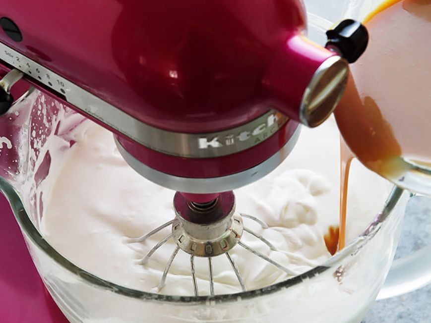 d984d8aad8add8b6d98ad8b1-d8a7d984d983d8b1d98ad985d8a9-d8a8d8b9d8af-d8a7d984d8a7d986d8aad987d8a7d8a1-d985d986-d8b7d8a8d982d8a7d8aa-d8a7d984d983d98ad983 لتحضير الكريمة بعد الانتهاء من طبقات الكيك