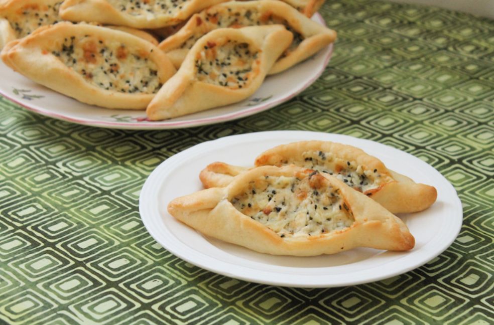 d985d8b9d8acd986d8a7d8aa-d8a7d984d8acd8a8d986d8a9-d985d8b9-d8add8a8d8a9-d8a7d984d8a8d8b1d983d8a9-d988d8a7d984d8a8d982d8afd988d986d8b3 معجنات الجبنة مع حبة البركة والبقدونس