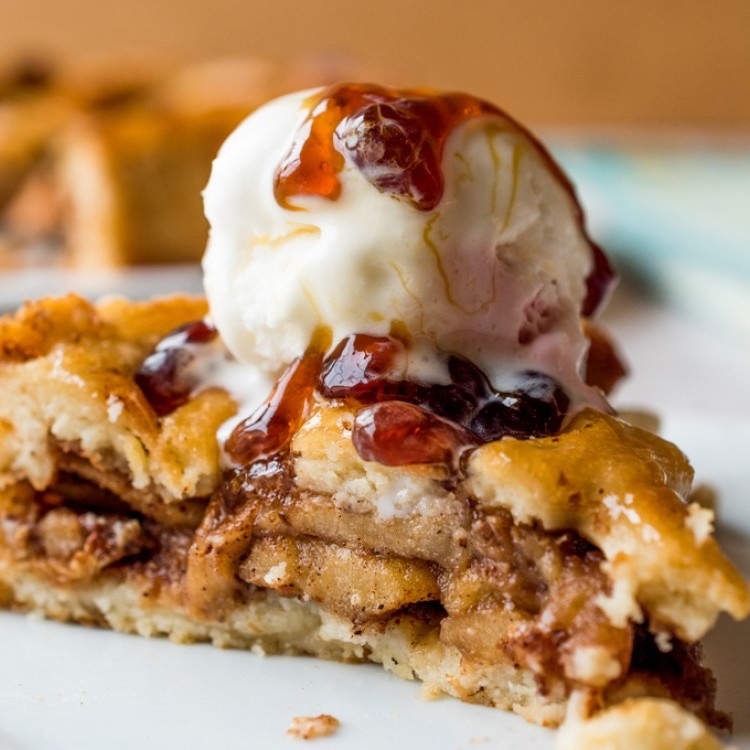 dd46ca2079d4b8a51847044d372b468a_w750_h750 فطيرة التفاح والتمر