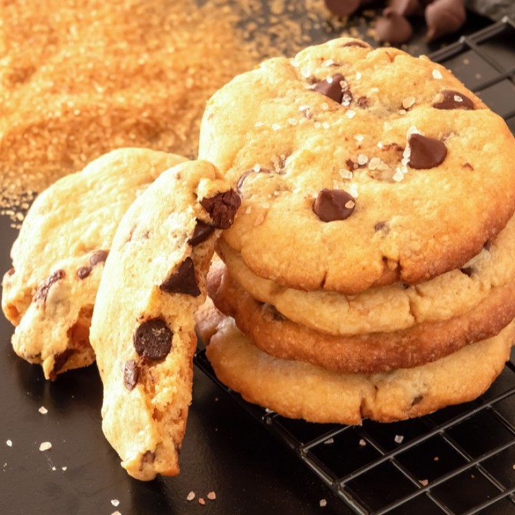 كوكيز زبدة الفول السوداني بحبيبات الشوكولاتة