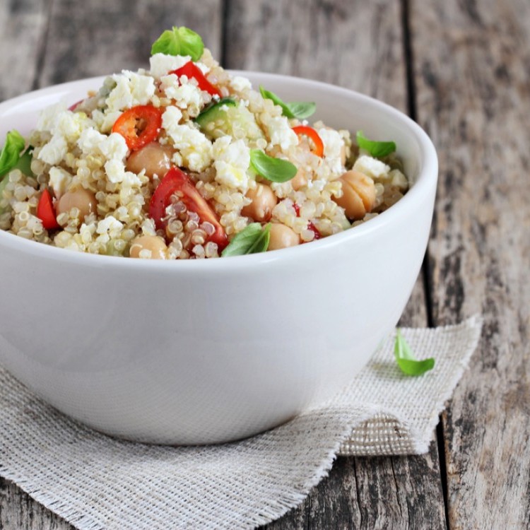 كينوا مع الخضار المشوية والحمص للرجيم