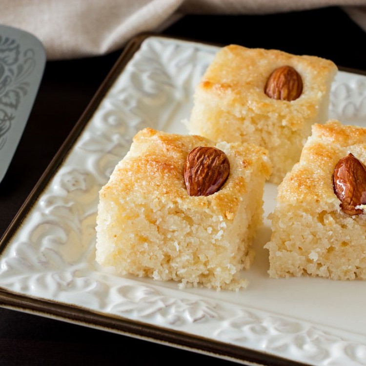 ميني بسبوسة بالفستق