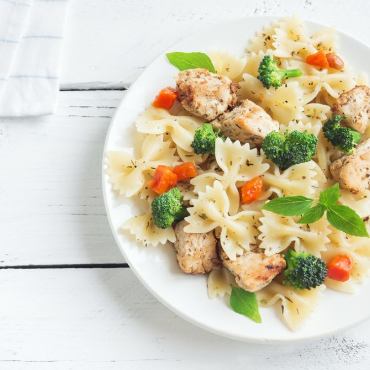 eed29dae42a87653153767479dce0b8b_w750_h750 سلطة الدجاج بالمكرونة والبروكلي