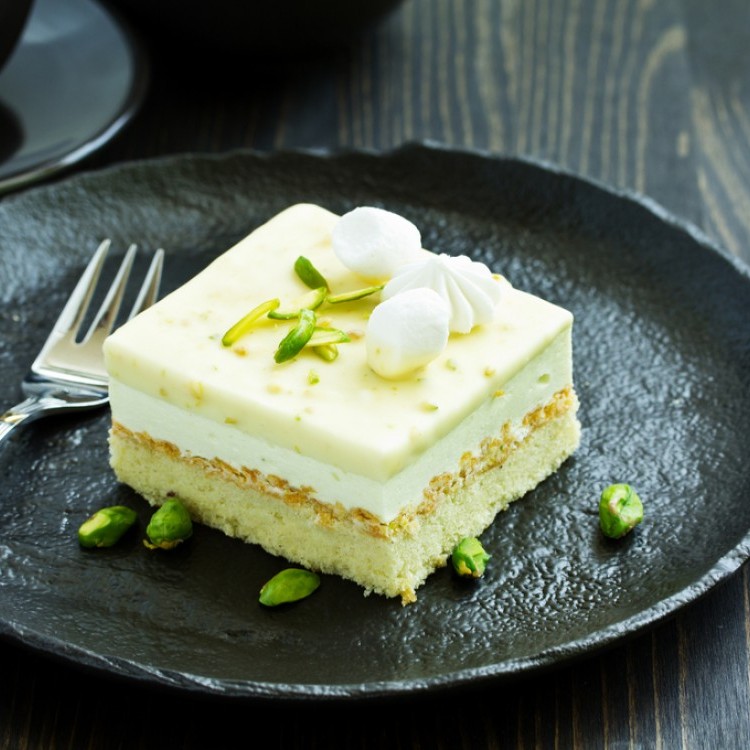 كيك الهيل بالفستق الحلبي