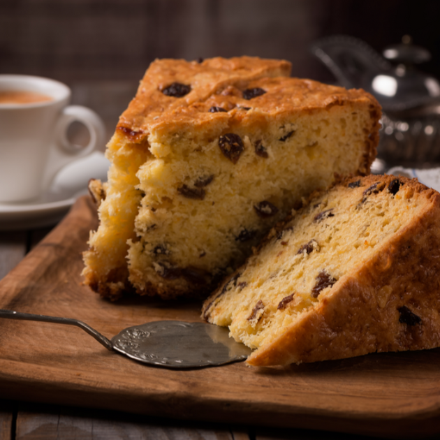 كيك هش بالزبيب