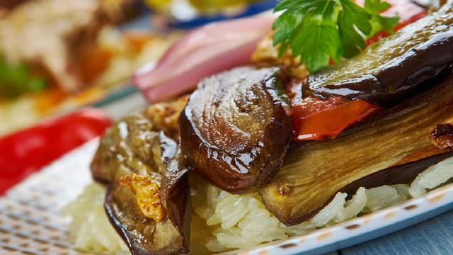 طريقة عمل المقلوبة بالدجاج سهله