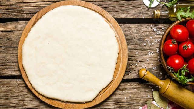 طريقة عمل عجينة البيتزا الايطالية