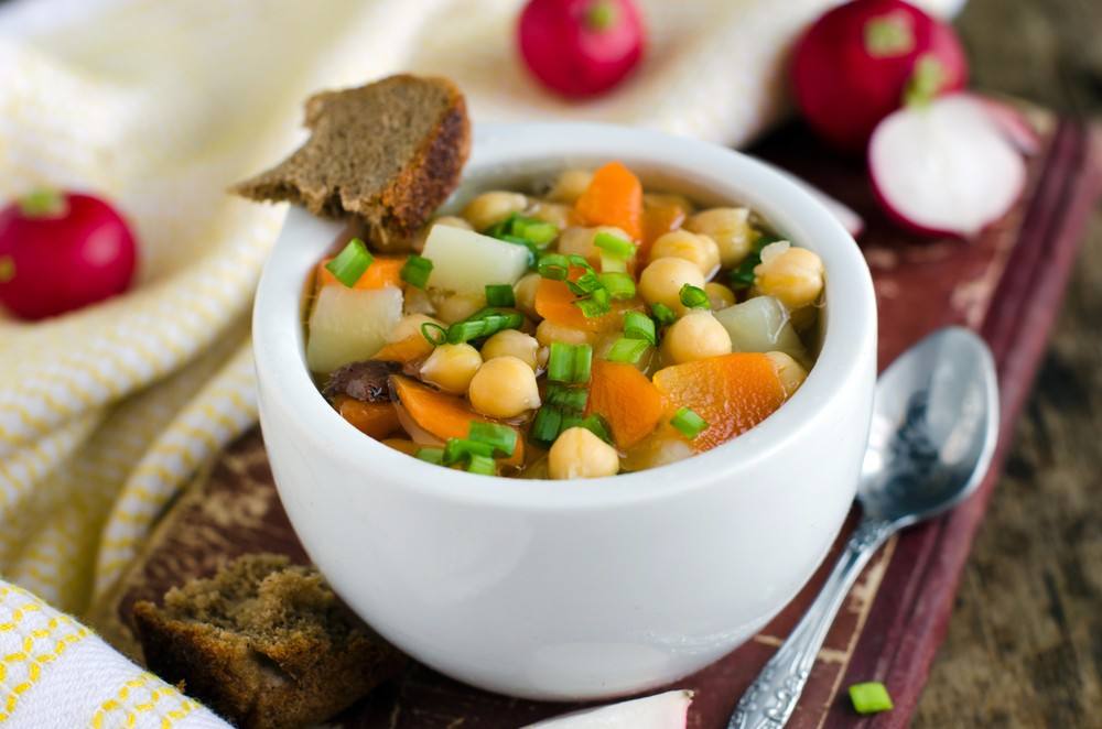 طريقة عمل شوربة خضار بالحمص https://ouklat.com/wp-content/uploads/2020/04/29345a2be3ae61f91e5da237fac267b77f19e13c-3.jpg