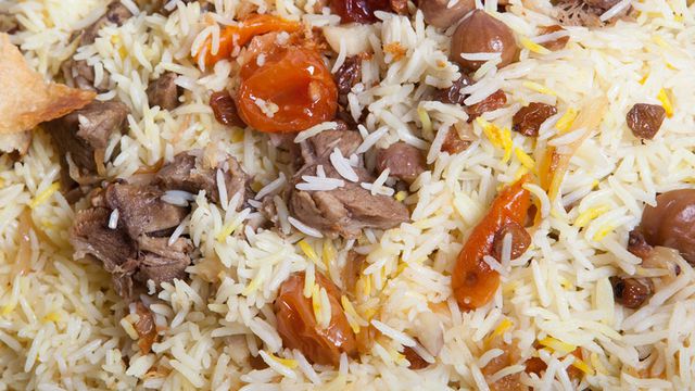 قطع اللحم بالخضار والرز