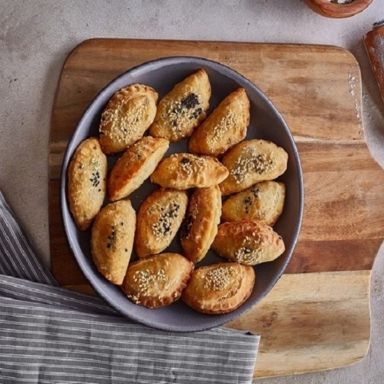 57c2d704e36570fe32bdaeae246b0460_w550_h550 سمبوسك بحشوة السبانخ وجبن الريكوتا