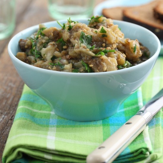 سلطة باذنجان بالطحينة