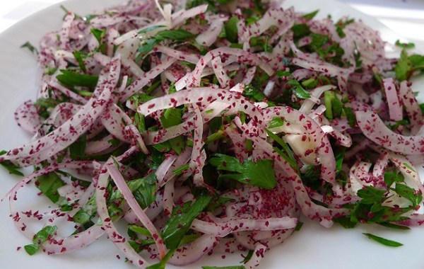 سلطة البقدونس والبصل للمشاوي