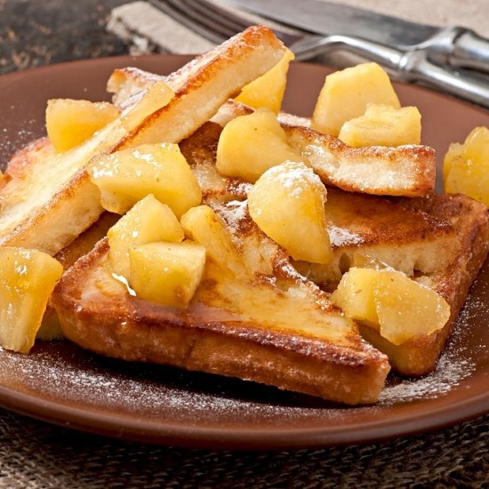 bce6b1006a893b8ad396d704158085da_w550_h550 فرينش توست بالتفاح المكرمل للفطور